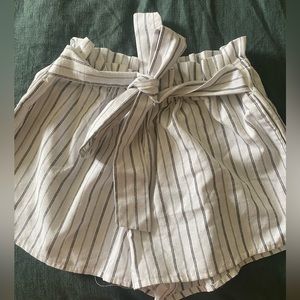 Love Tree Paper bag shorts-Stretchy waist- size small-grey and white